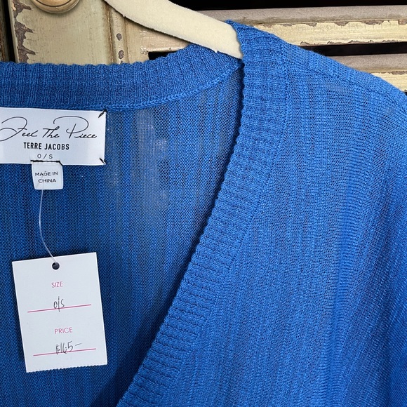 Feel the Piece V Neck Sweater - Picture 6 of 8